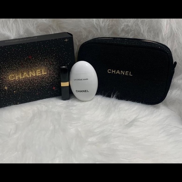 Chanel bag with hand cream and lip set - Picture 1 of 4